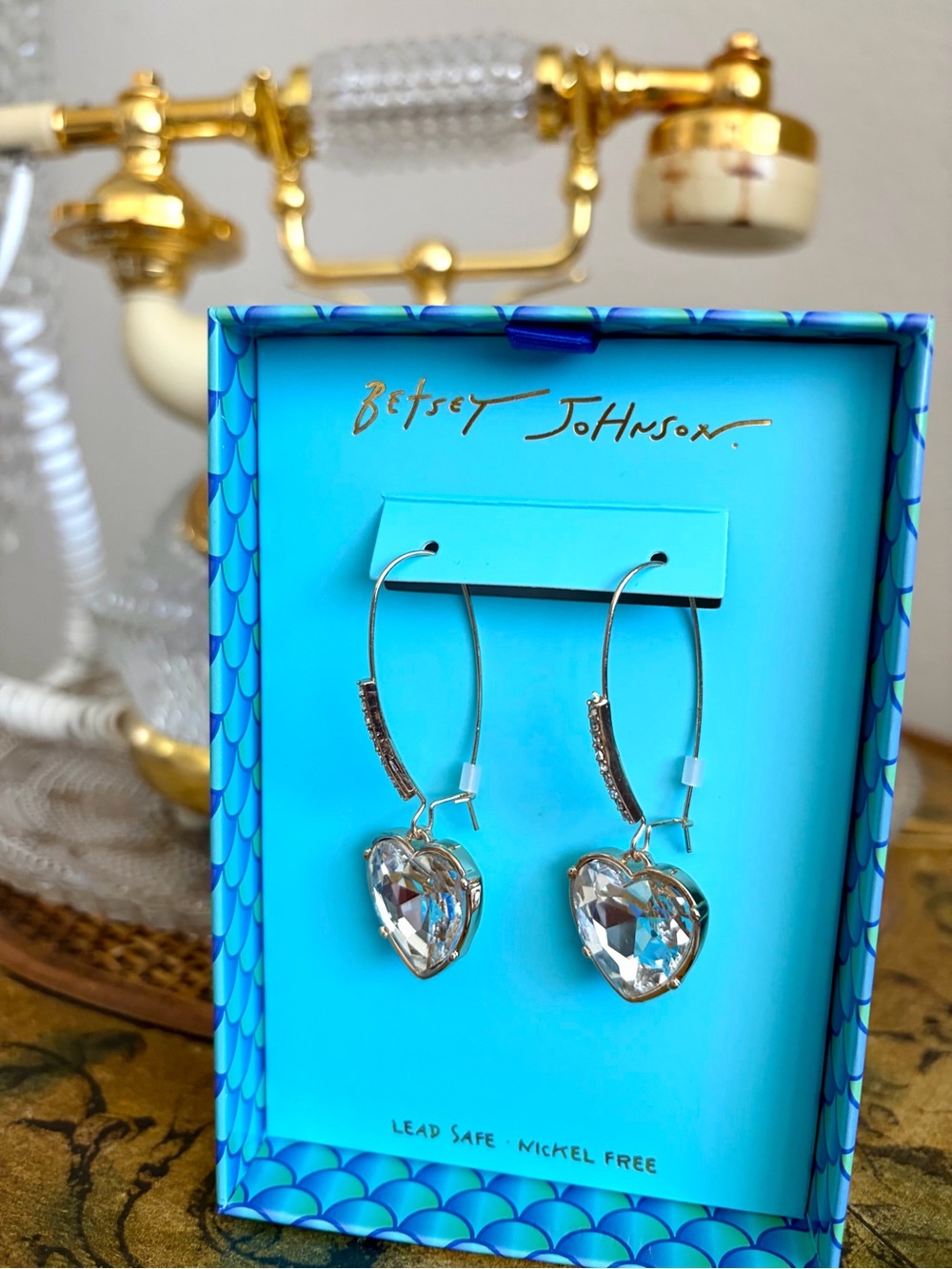 Betsey Johnson Gold Tone Hoop Earrings w/ Crystal Hearts 💖 Boho Sweetheart Bling